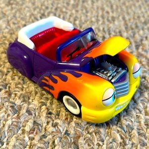 THE CHEVRON CARS  #26 HANK HOT ROD COLLECTIBLE CAR FIRE HOOD OPENS EYES MOVE